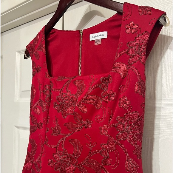 CALVIN KLEIN RED EMBROIDERED LACE DETAIL SHEATH DRESS - Picture 10 of 11